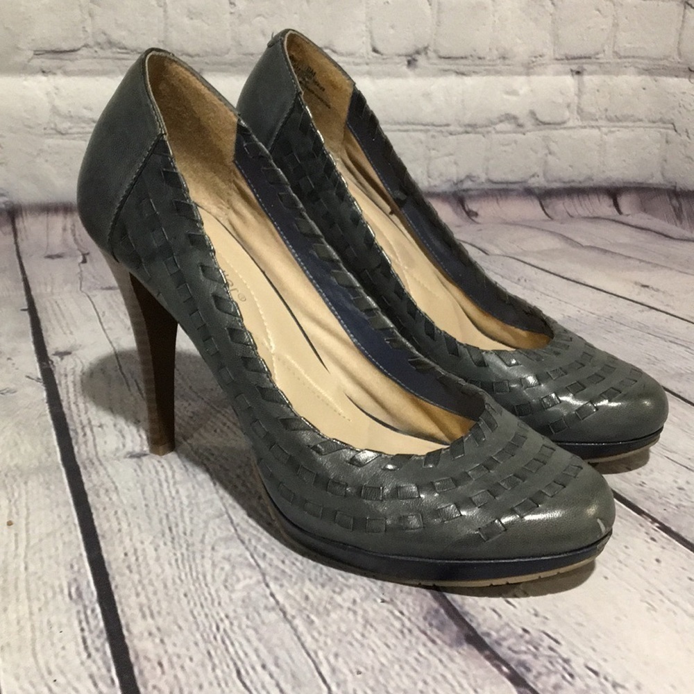 Andrew Geller Blue knot leather heels Sz 9M